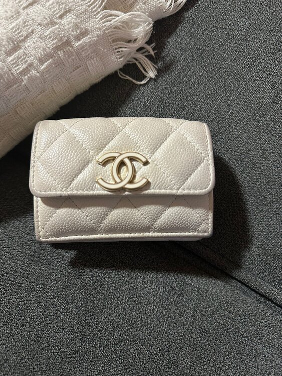 マトラッセ キャビアスキン クルーズコレクション（ブランド財布・小物）の商品画像 - 査定依頼日：2025年5月9日 - 最高査定価格：18,000円