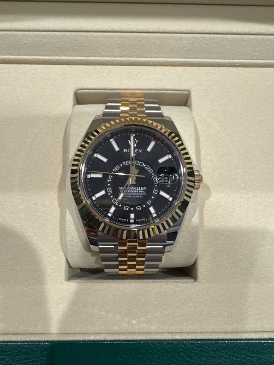 ロレックス スカイドゥエラー （高級時計）の商品画像 - 査定依頼日：2026年3月12日 - 最高査定価格：3,860,000円