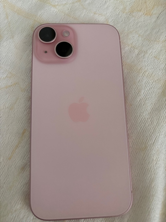 iPhone iPhone 15 128GB au（スマホ）の商品画像 - 査定依頼日：2026年6月1日 - 最高査定価格：70,000円