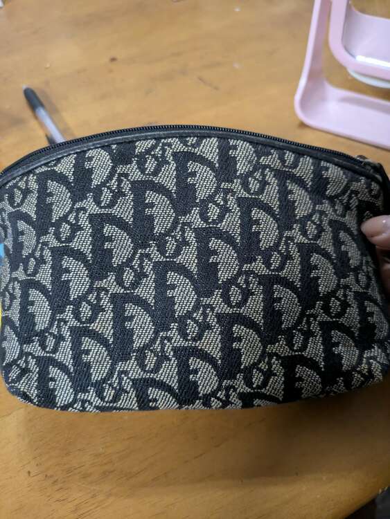 化粧ポーチ（ブランド財布・小物）の商品画像 - 査定依頼日：2025年4月5日 - 最高査定価格：6,000円