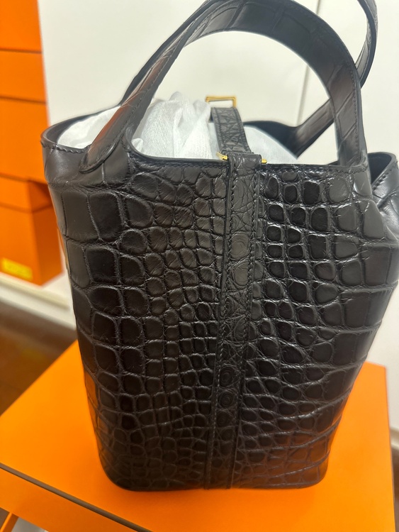 ピコタン　マットクロコ　ノアール　ゴールド金具（ブランドバッグ）の商品画像 - 査定依頼日：2026年1月16日 - 最高査定価格：2,600,000円