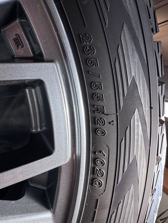 ヨコハマiceGUARD G075（カー用品）の商品画像 - 査定依頼日：2026年2月10日 - 最高査定価格：8,000円