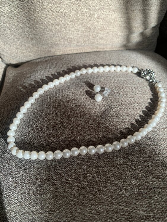 泉洲産パールネックレスとピアス（宝石）の商品画像 - 査定依頼日：2024年1月14日 - 最高査定価格：3,500円