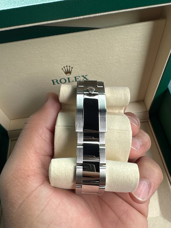 ロレックス GMTマスター 126720（高級時計）の商品画像 - 査定依頼日：2025年5月25日 - 最高査定価格：2,520,000円