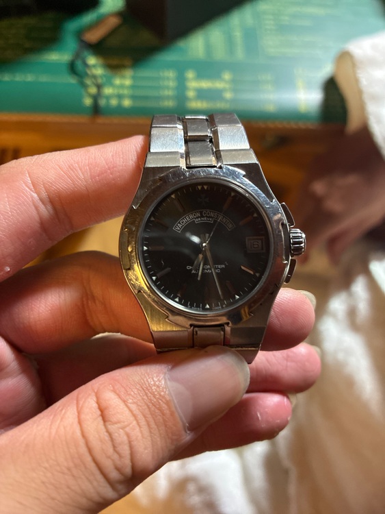 ヴァシュロン コンスタンタン オーヴァーシーズ 42050/423（高級時計）の商品画像 - 査定依頼日：2025年7月11日 - 最高査定価格：1,200,000円