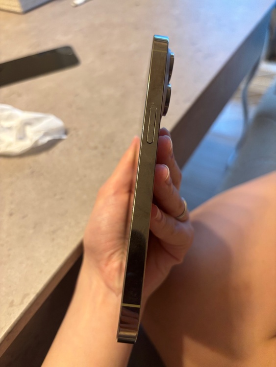iPhone iPhone 14 Pro 128GB au（スマホ）の商品画像 - 査定依頼日：2026年6月8日 - 最高査定価格：56,000円