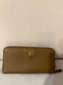 SAFFIANO METAL ZIP AROUND WALLET型番1ML506（ブランド財布・小物）の商品画像 - 査定依頼日：2025年10月7日 - 最高査定価格：100,000円