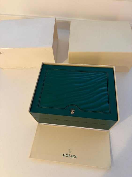 Rolex Yacht master 37（高級時計）の商品画像 - 査定依頼日：2025年4月28日 - 最高査定価格：3,200,000円