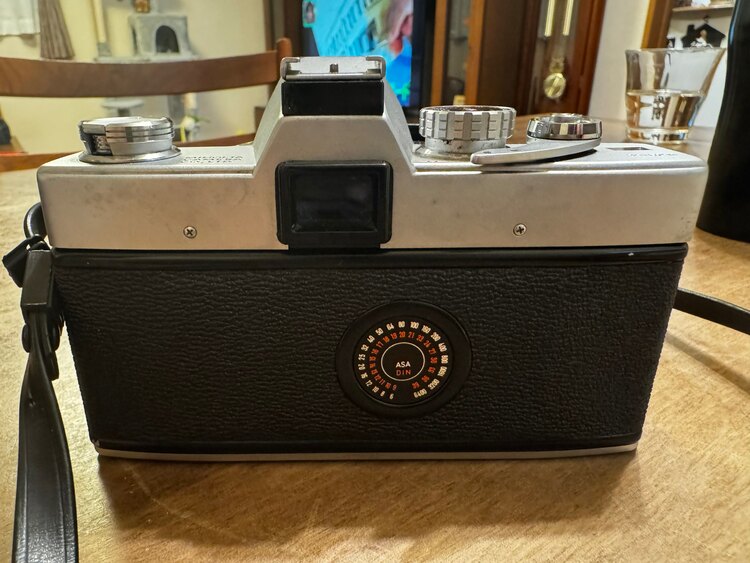 SR T 101（カメラ）の商品画像 - 査定依頼日：2025年5月8日 - 最高査定価格：1,200円