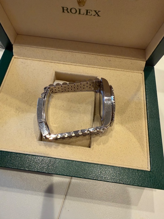 ロレックス GMTマスター （高級時計）の商品画像 - 査定依頼日：2026年3月25日 - 最高査定価格：3,050,000円