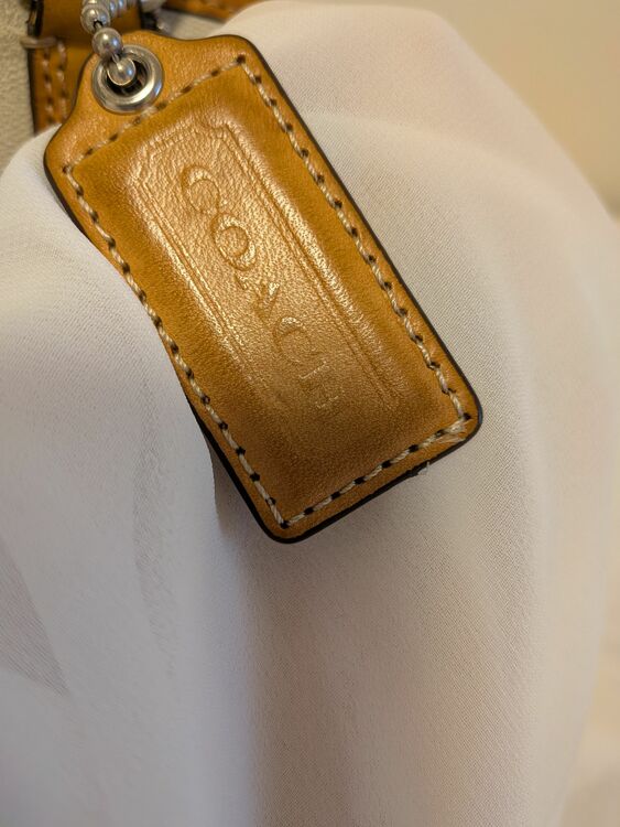 2wayショルダーバッグシグネチャー花柄（ブランドバッグ）の商品画像 - 査定依頼日：2025年11月6日 - 最高査定価格：2,500円