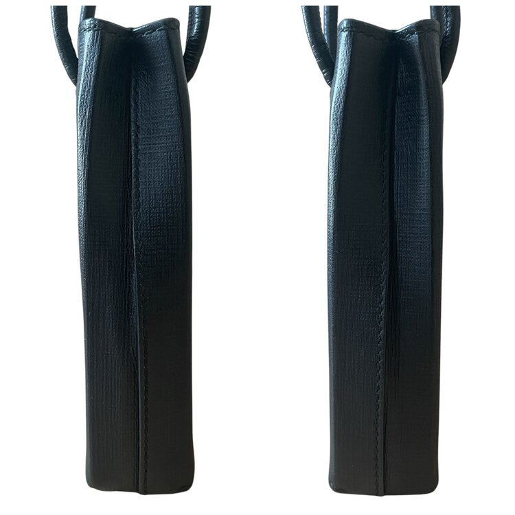 フォンホルダー（ブランドバッグ）の商品画像 - 査定依頼日：2025年2月4日 - 最高査定価格：40,000円