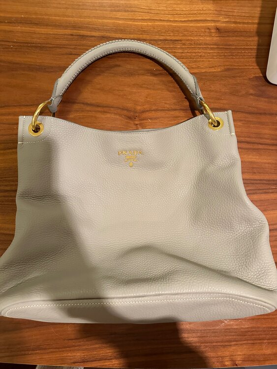 プラダ  （ブランドバッグ）の商品画像 - 査定依頼日：2025年3月27日 - 最高査定価格：70,000円