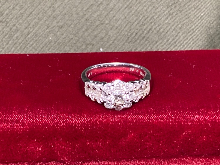 ダイヤリング　ノンブランド（宝石）の商品画像 - 査定依頼日：2025年11月9日 - 最高査定価格：170,000円