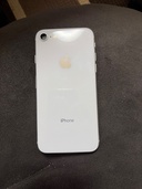 iPhone iPhone8 64GB au（スマホ）の商品画像 - 査定依頼日：2026年9月29日 - 最高査定価格：5,000円