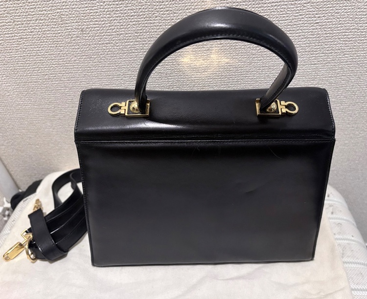 フェラガモ  （ブランドバッグ）の商品画像 - 査定依頼日：2026年2月8日 - 最高査定価格：17,000円