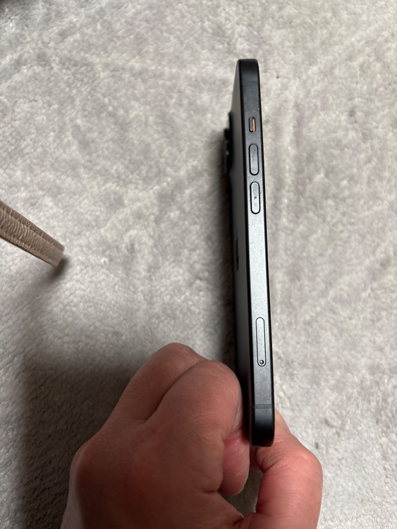 iPhone 15 128GB docomo（スマホ）の商品画像 - 査定依頼日：2026年3月6日 - 最高査定価格：100,000円