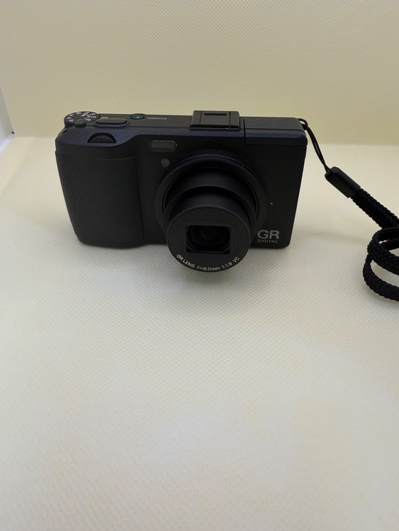 RICOH GR IV（カメラ）の商品画像 - 査定依頼日：2026年8月23日 - 最高査定価格：36,100円