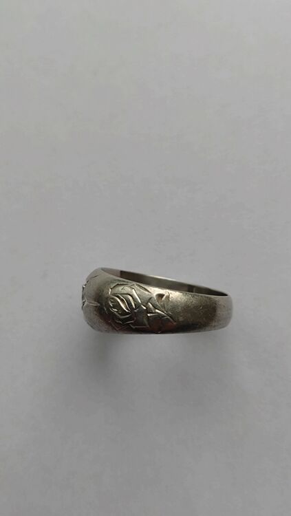 鑑別書には天然ダイヤと認むの記載・リングにはPt900との刻印あり（宝石）の商品画像 - 査定依頼日：2025年10月24日 - 最高査定価格：50,000円