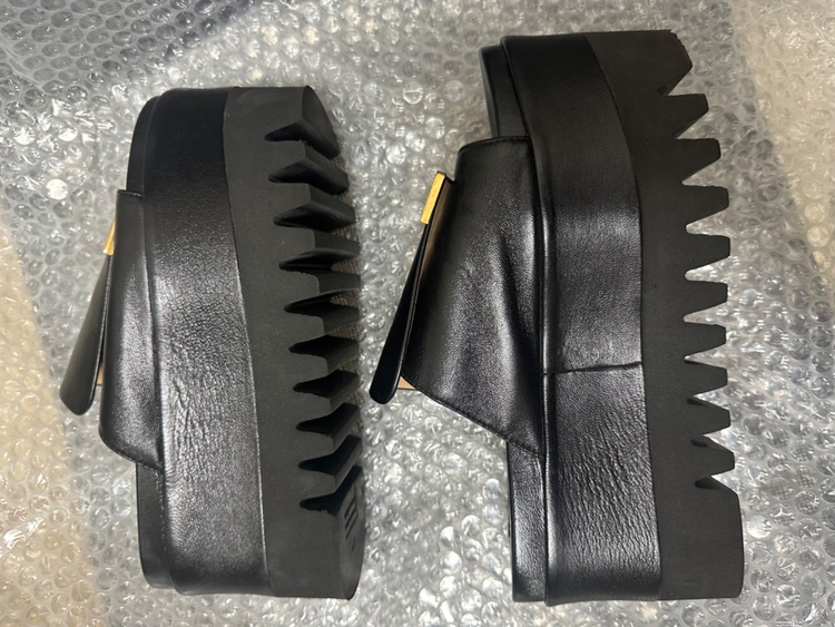 セルジオロッシ  サンダル（古着・ファッション）の商品画像 - 査定依頼日：2025年6月24日 - 最高査定価格：5,000円