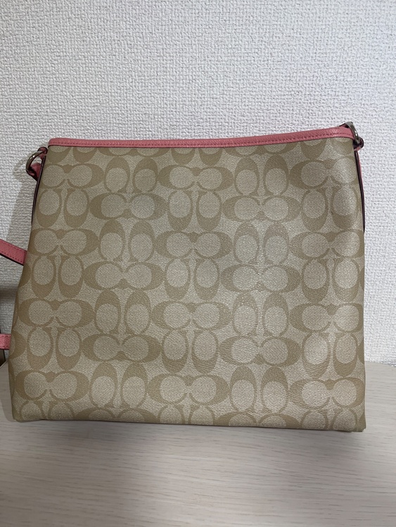 ショルダーバッグ（ブランドバッグ）の商品画像 - 査定依頼日：2026年2月13日 - 最高査定価格：2,000円