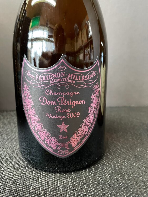 ドンペリロゼ2009  正規品（お酒）の商品画像 - 査定依頼日：2025年6月2日 - 最高査定価格：33,000円