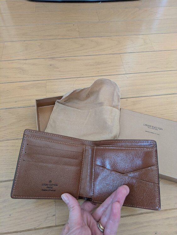折りたたみ財布（ブランド財布・小物）の商品画像 - 査定依頼日：2026年4月20日 - 最高査定価格：30,000円