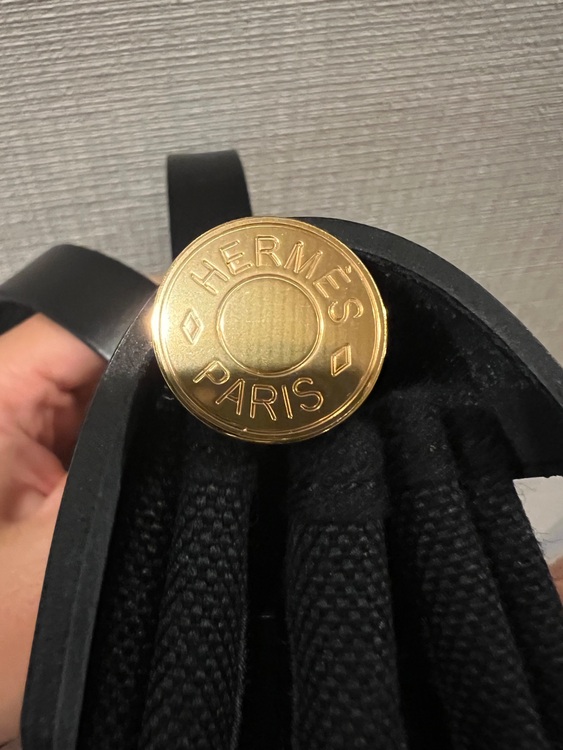 バッグ 《エールバッグ・ジップ》 31 ルトゥルネ （ブランドバッグ）の商品画像 - 査定依頼日：2025年8月10日 - 最高査定価格：370,000円