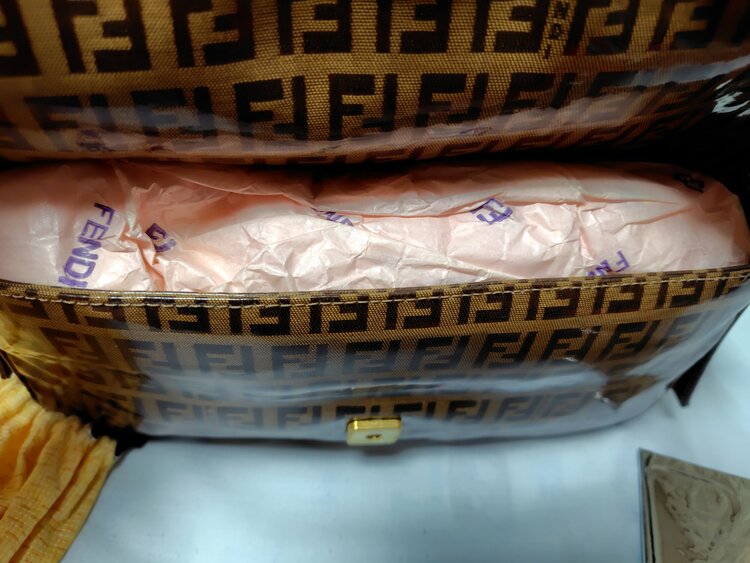 FENDI マンマバゲット ズッカピッコロ エナメル（ブランドバッグ）の商品画像 - 査定依頼日：2026年9月21日 - 最高査定価格：70,000円