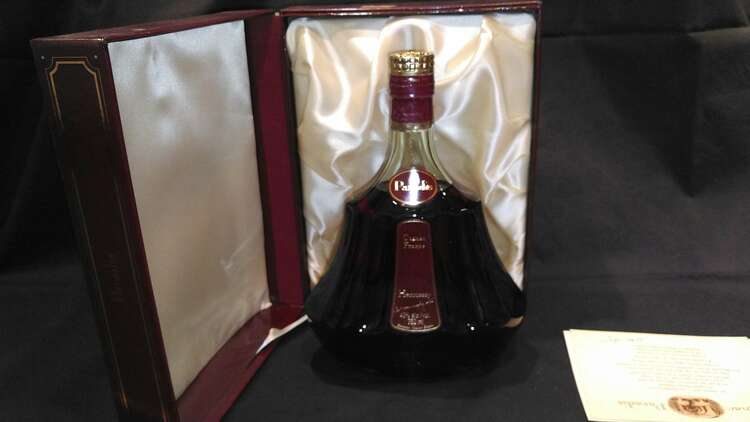 ヘネシーパラディエクストラ（お酒）の商品画像 - 査定依頼日：2025年1月24日 - 最高査定価格：50,000円