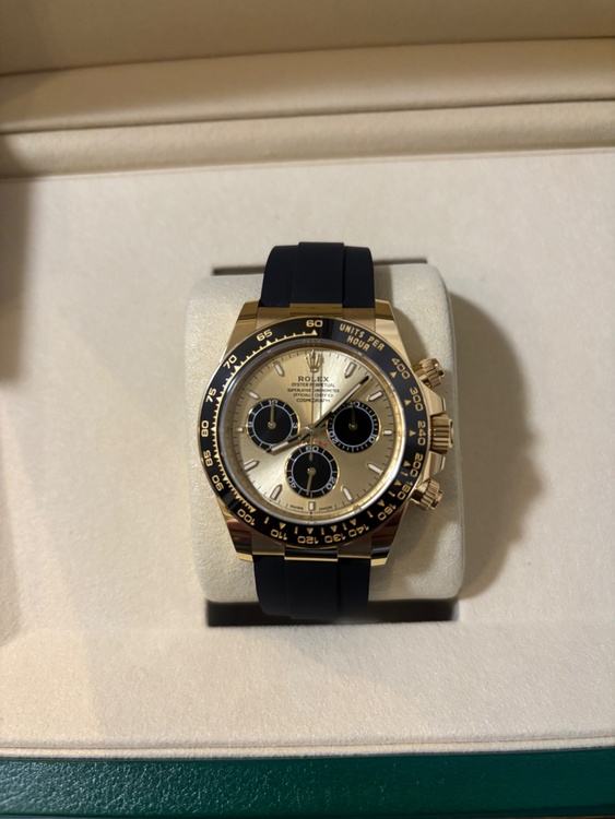 126518ゴールデン&ブライトブラック（高級時計）の商品画像 - 査定依頼日：2026年2月25日 - 最高査定価格：10,500,000円