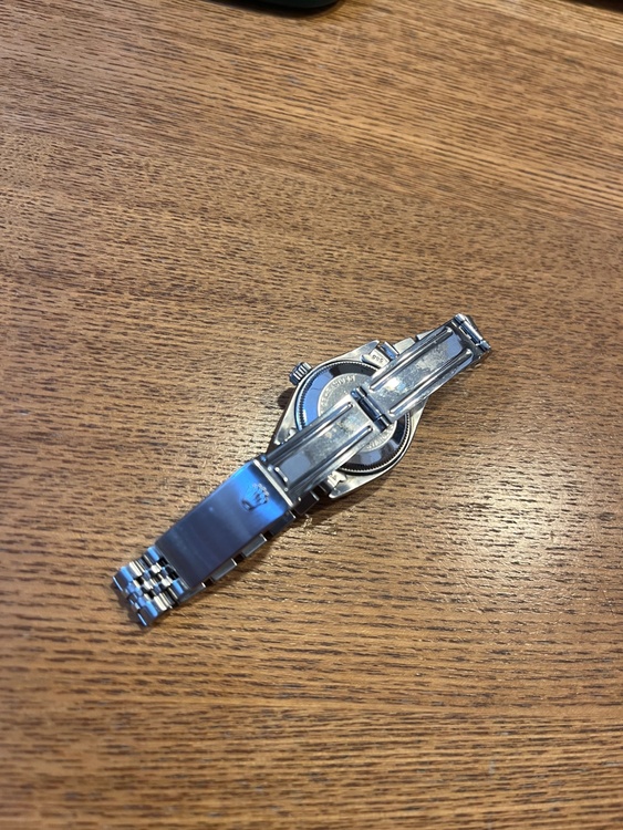 オイスターパーペチュアル デイト（高級時計）の商品画像 - 査定依頼日：2026年2月18日 - 最高査定価格：750,000円