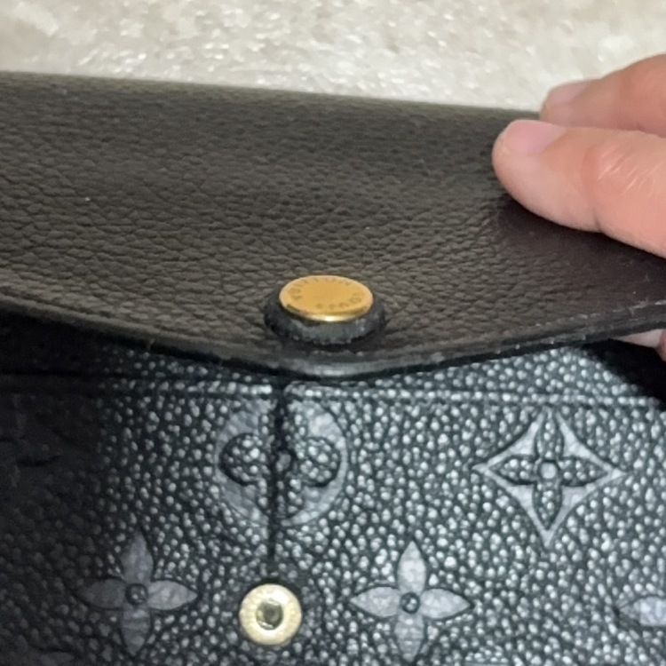 ルイヴィトン モノグラム アンプラント ポルトフォイユ サラ（ブランド財布・小物）の商品画像 - 査定依頼日：2026年1月21日 - 最高査定価格：15,000円