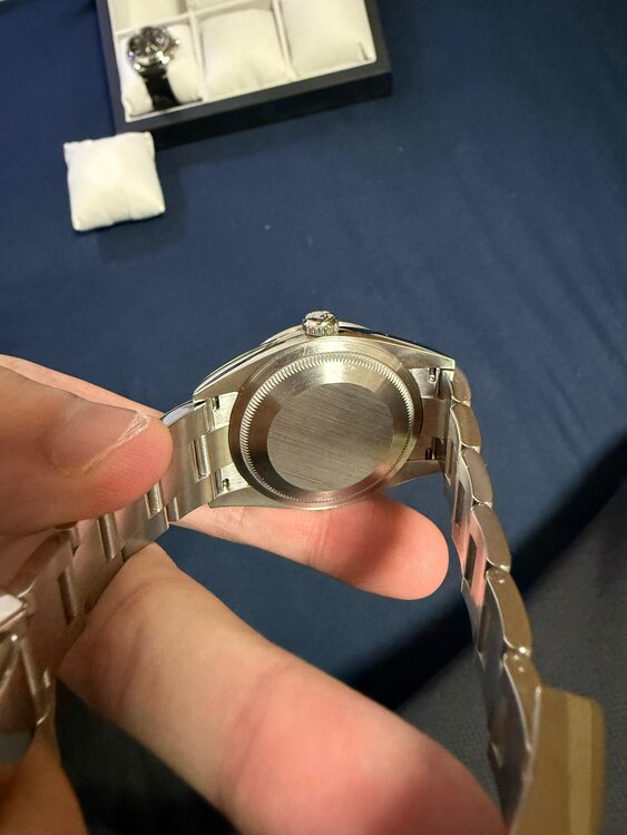 ロレックス エクスプローラー 12427（高級時計）の商品画像 - 査定依頼日：2025年2月2日 - 最高査定価格：1,220,000円