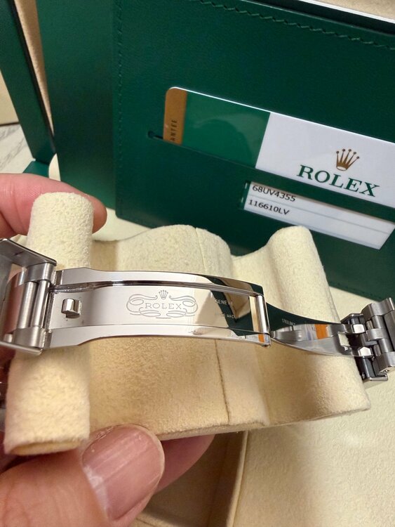 サブマリーナー 116610LV SS グリーン文字盤（高級時計）の商品画像 - 査定依頼日：2026年2月9日 - 最高査定価格：3,050,000円