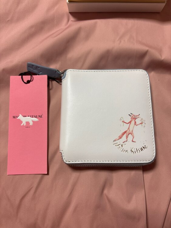 財布　メゾンキツネ　maison kitune（古着・ファッション）の商品画像 - 査定依頼日：2025年2月8日 - 最高査定価格：20,000円