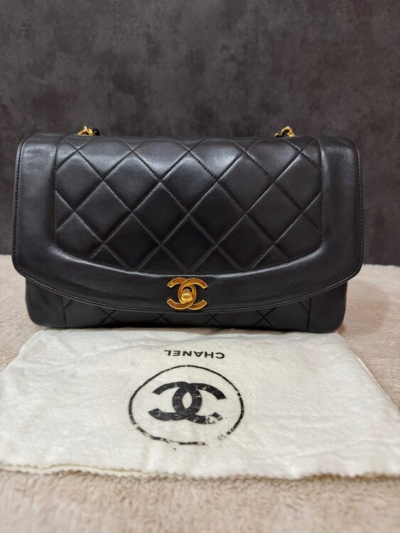 ダイアナフラップ（ブランドバッグ）の商品画像 - 査定依頼日：2025年3月29日 - 最高査定価格：300,000円