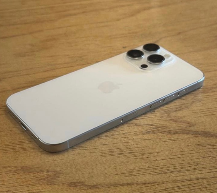 iPhone iPhone 16 Pro Max 1TB SIMフリー（スマホ）の商品画像 - 査定依頼日：2026年10月4日 - 最高査定価格：154,000円