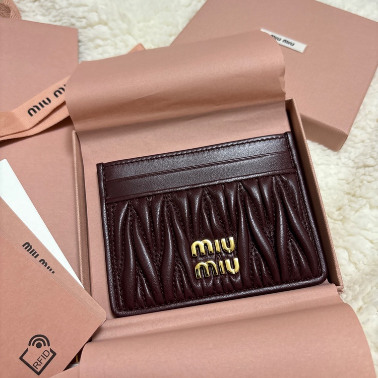 ミュウミュウ  （ブランドバッグ）の商品画像 - 査定依頼日：2025年11月13日 - 最高査定価格：30,000円