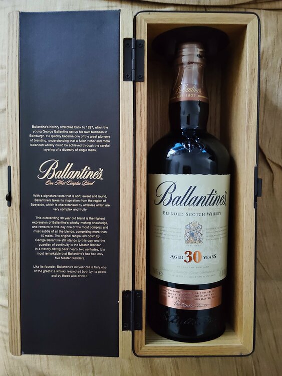 ヴァレンタイン30年　箱付き（お酒）の商品画像 - 査定依頼日：2026年2月4日 - 最高査定価格：25,000円