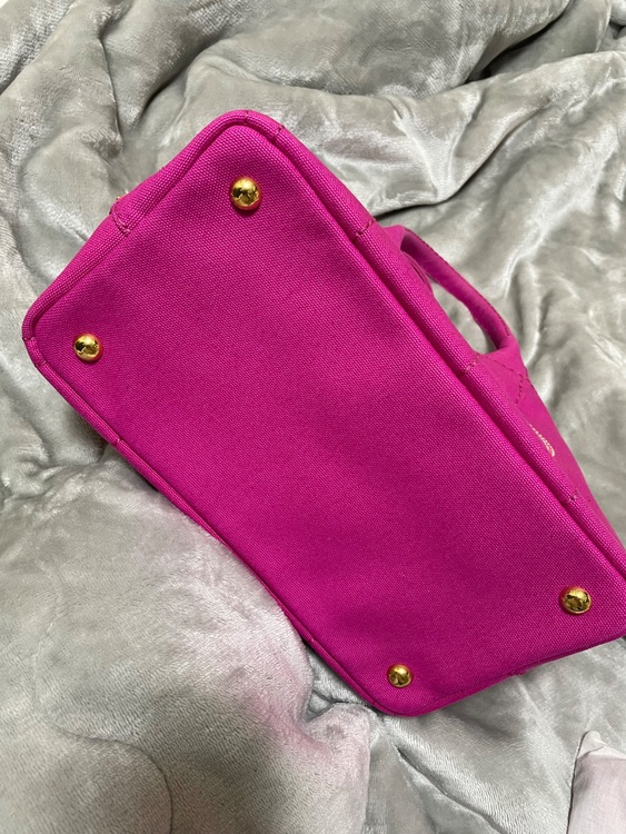 プラダ カナパトート Mサイズ（ブランドバッグ）の商品画像 - 査定依頼日：2025年6月2日 - 最高査定価格：65,000円