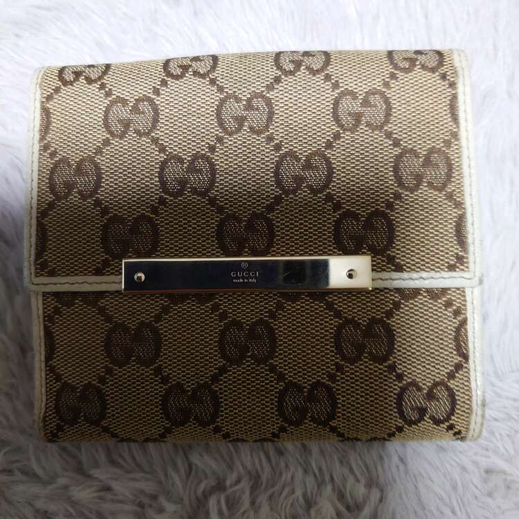 折りたたみ財布（ブランド財布・小物）の商品画像 - 査定依頼日：2025年1月15日 - 最高査定価格：7,000円