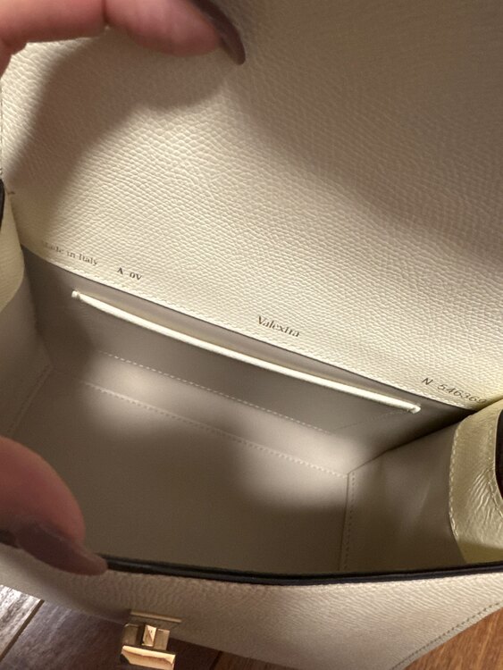 ヴァレクストラ  （ブランドバッグ）の商品画像 - 査定依頼日：2025年3月4日 - 最高査定価格：200,000円