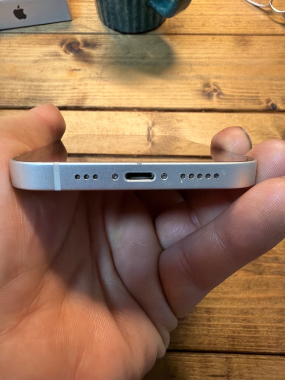 iPhone 12 128GB au（スマホ）の商品画像 - 査定依頼日：2026年3月22日 - 最高査定価格：27,000円