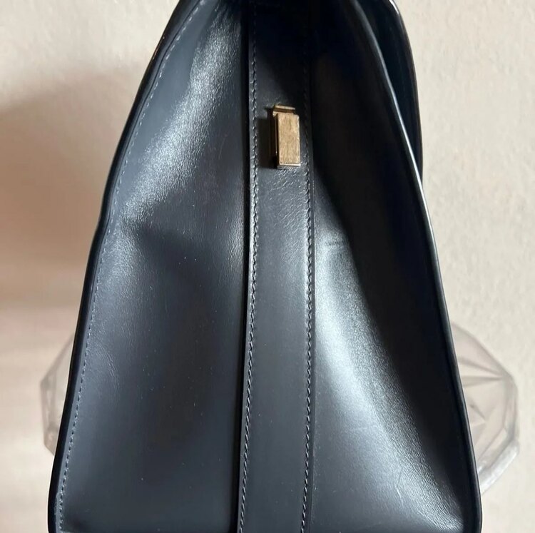 イジィデ（ブランドバッグ）の商品画像 - 査定依頼日：2025年2月22日 - 最高査定価格：100,000円