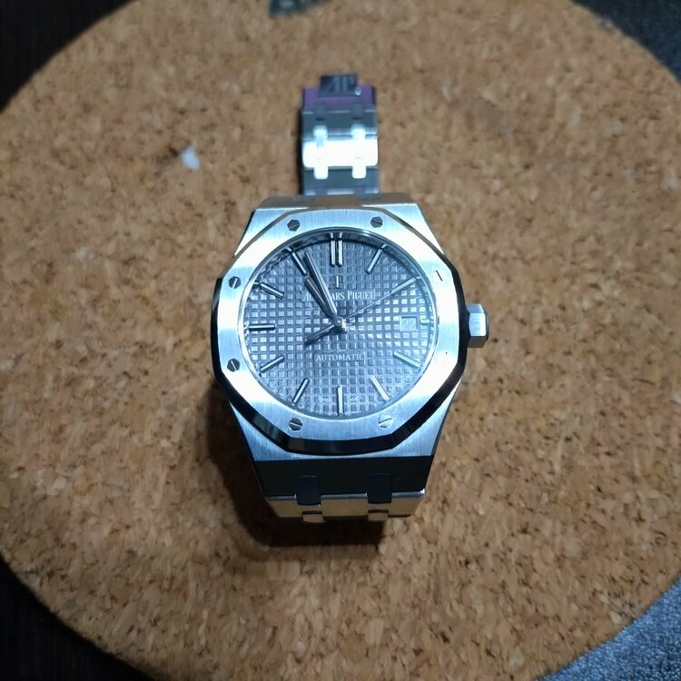 オーデマピゲ ロイヤルオーク 15450st.oo.1256st.02（高級時計）の商品画像 - 査定依頼日：2025年12月23日 - 最高査定価格：4,000,000円