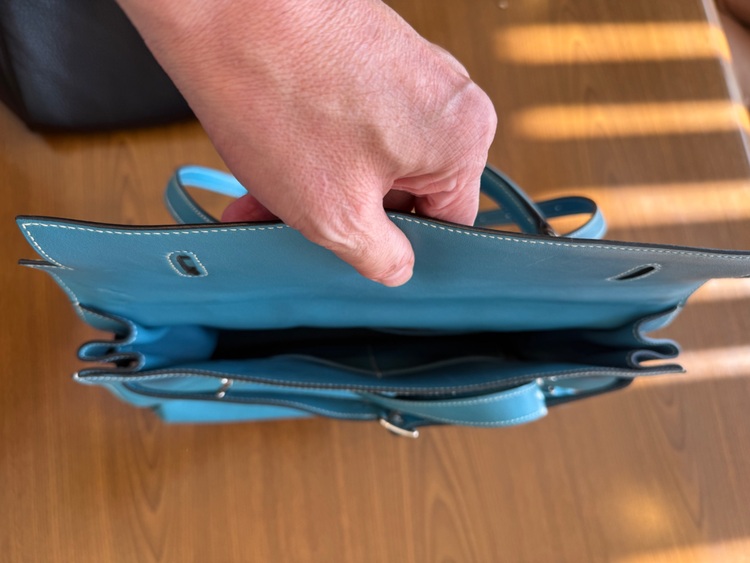 フラット　エトゥープ（ブランドバッグ）の商品画像 - 査定依頼日：2025年11月30日 - 最高査定価格：900,000円