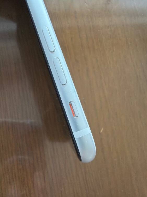 iPhoneSE2-128w（スマホ）の商品画像 - 査定依頼日：2026年3月22日 - 最高査定価格：15,000円