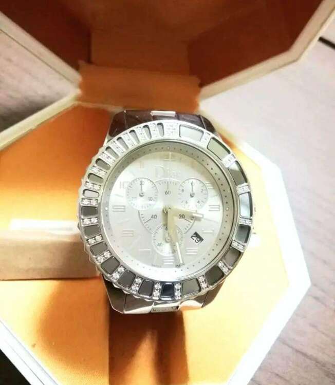ChristianDior　クリスタル　ダイヤモンドベゼル　クロノグラフ　腕時計（高級時計）の商品画像 - 査定依頼日：2025年5月31日 - 最高査定価格：70,000円