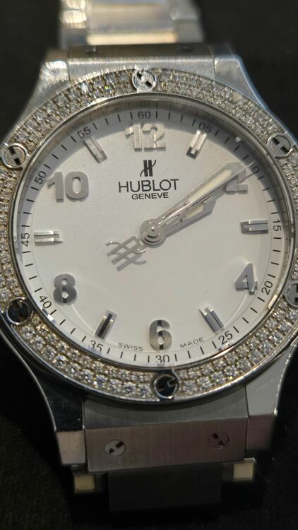  361 SE 2010 RW 1104 ダイヤベゼル レディース（高級時計）の商品画像 - 査定依頼日：2025年9月7日 - 最高査定価格：990,000円